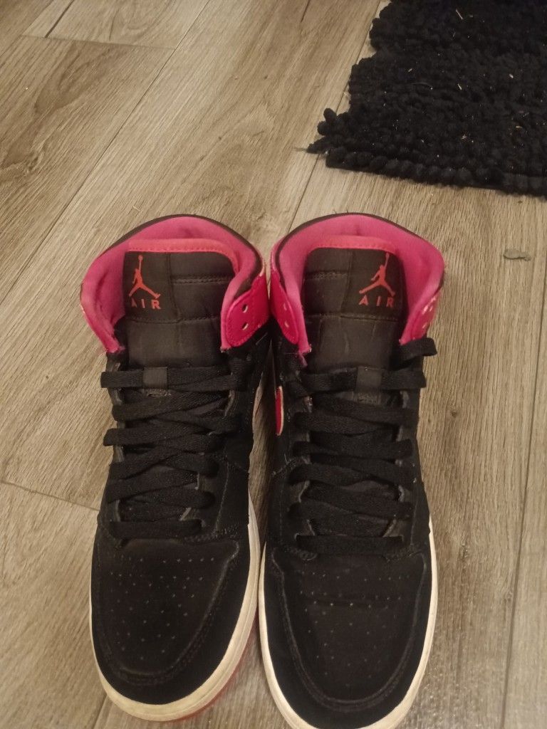 🔥 Air Jordan Sneakers Shoes – Black & Hot Pink– Great Condition! 🔥