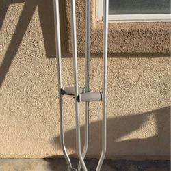 Adult Crutches- Like New, Adjustable Height 