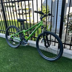 HARO FLIGHTLINE YOUTH MOUNTAIN BIKE 24” Wheels