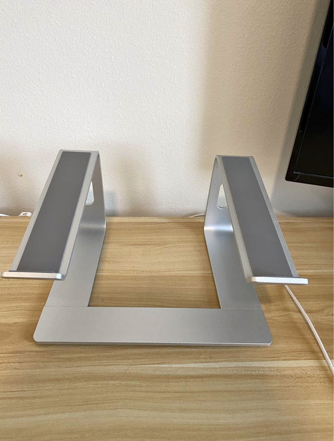 SOUNDANCE Laptop Stand, Aluminum Computer Riser, Ergonomic Laptops Elevator