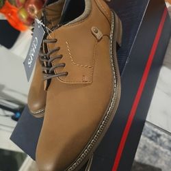 Mens Shoes Size 7.5 I have 2 Each $20