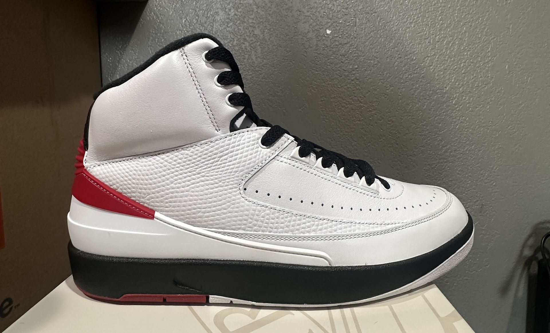 Jordan 2 Retro Chicago Size 10