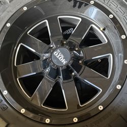 Selling a complete set of Moto Metal 20-inch wheels with Fuel Gripper X/T 35x12.50R20 tires.
