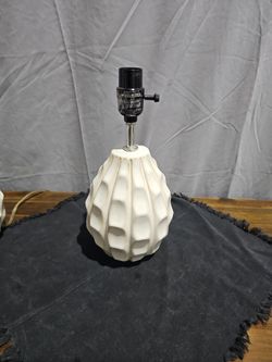 Cream Sculptured Base Ceramic Table Lamp