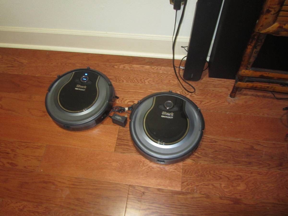 Shark ION Robot Dual-Action Robot Vacuum Cleaner with 1-Hour Plus of C