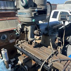 TOOLMASTER Vertical Milling Machine