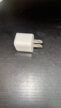 Apple cube charger