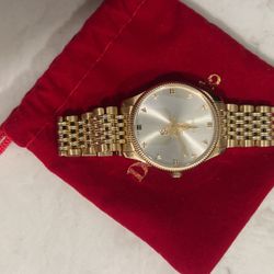 New Women Gucci Watch ( Slightly Worn )