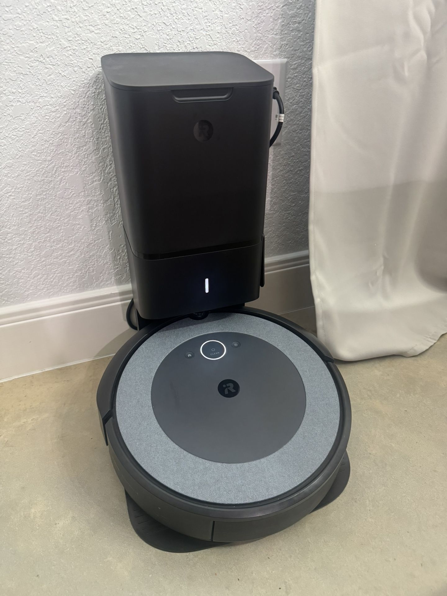 iRobot Roomba i4 + EVO
