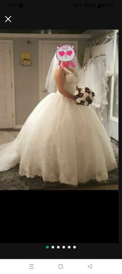 Elegant Wedding Dress Like New$800