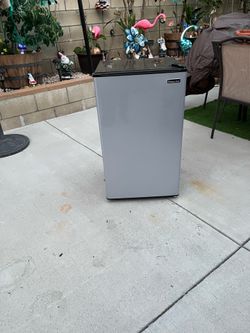 Small refrigerator works good