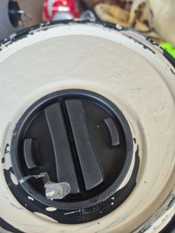 Pinturas Nuevas marca Behr $25 cada una