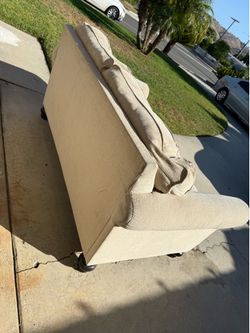 Couch smoke free  home $20