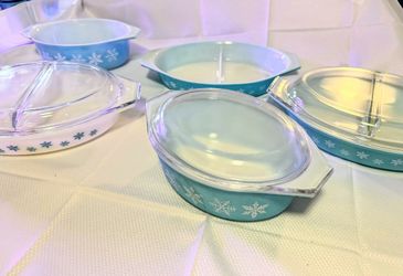 Pyrex Snowflake Turquoise Casserole Dish Set