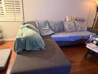 Gray cloth sectional w chaise. One year old. Pet home. Comfy and great condition.