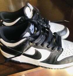 Panda  Dunks 4y.  $45