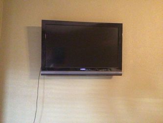 Vizio Flat Screen TV  17”
