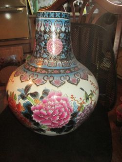ASIAN FLORAL VASE
