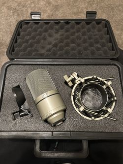 MXL 990 Condenser Microphone XLR Wired w/ Shock Mount and Case