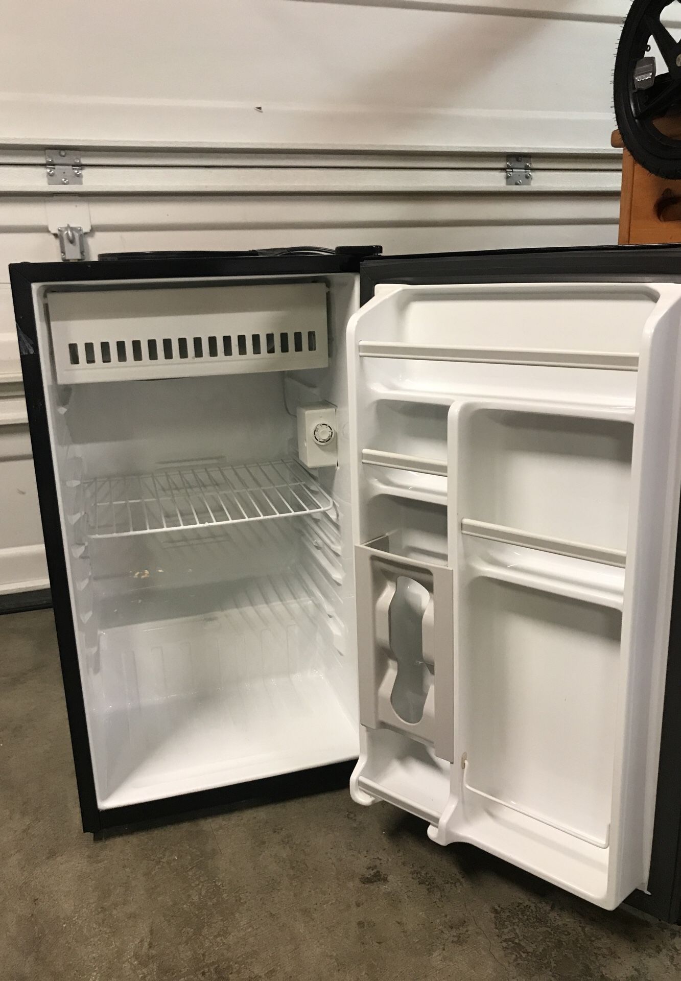 Magic chef mini fridge hmbr440