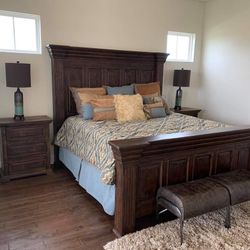 Wyndahl Rustic Brown Panel Bedroom Set (Queen and King Bed Frame