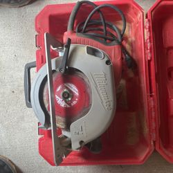 Milwaukee 7-1/4” Tilt Lock Circular Saw 