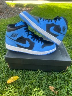 Jordan 1 Mid “University Blue Black”