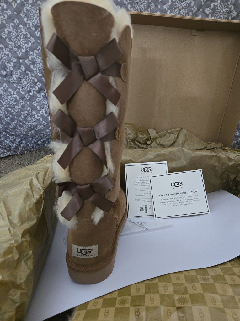 Tall Bailey Bow UGG SIZE 9