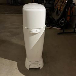 Diaper genie 
