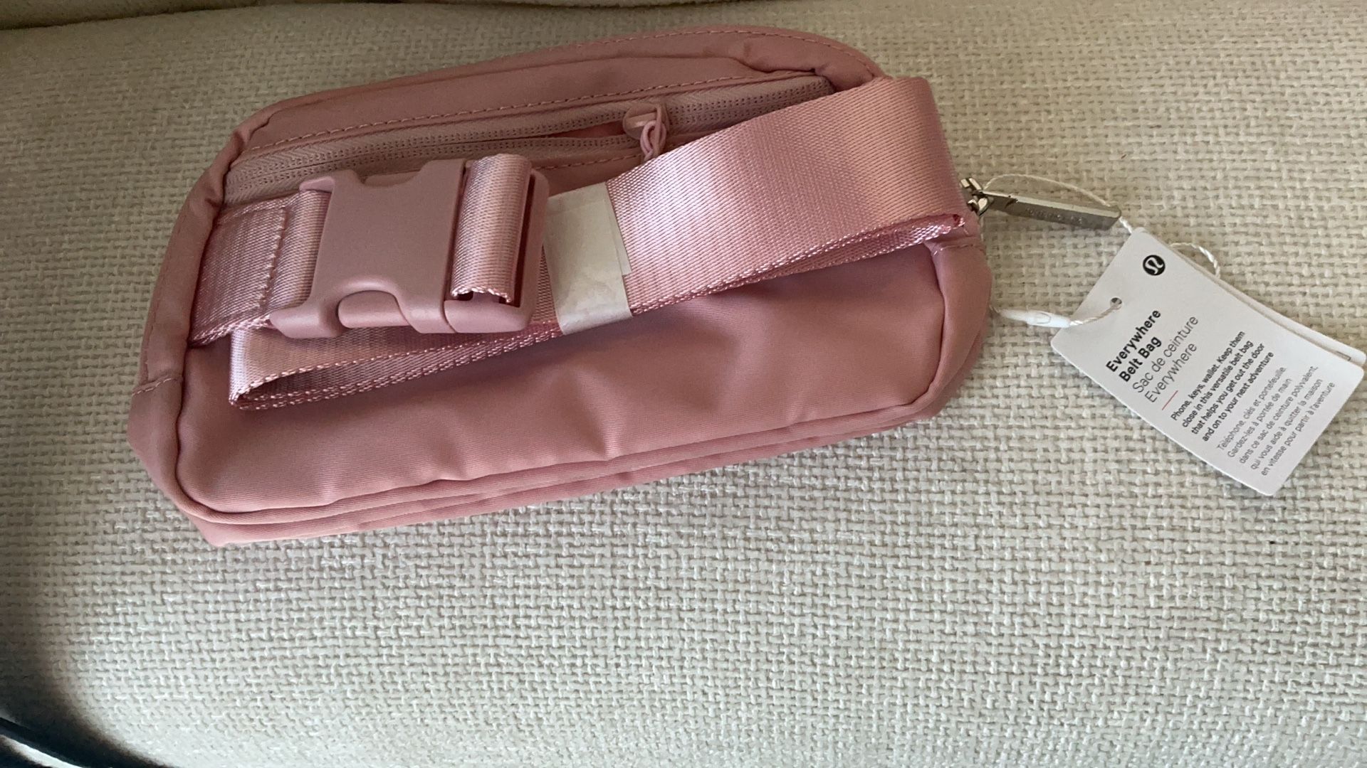 lululemon everywhere belt bag size 1L PINK