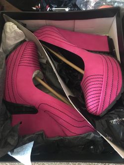 Brand new Michael Antonio Pink Size 7.5