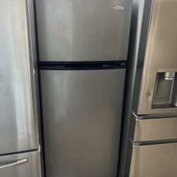 WHIRLPOOL APARTMENT SIZE TOP FREEZER REFRIGERATOR 