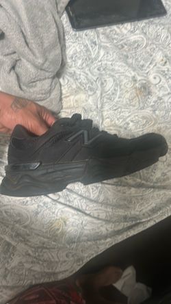 New balance shoe size 5 like new worn twice just need to be clean a bit