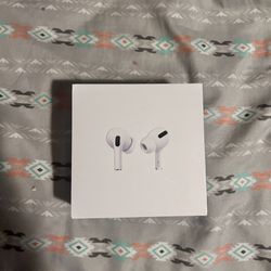 AirPods Pro (1st generation) with MagSafe Charging Case