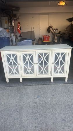 Dresser cabinet