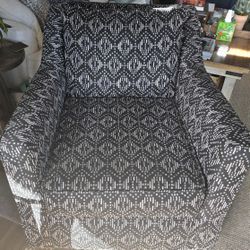 Furniture chair swivel recliner, almost brand new super nice condition black & white $95obo