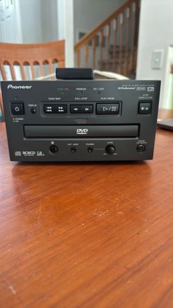 Pioneer - DVD / cd player.  DVD-V7400