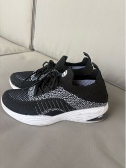 Woman’s sneakers size 8