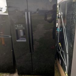 General Electric Side By Side Refrigerator 
