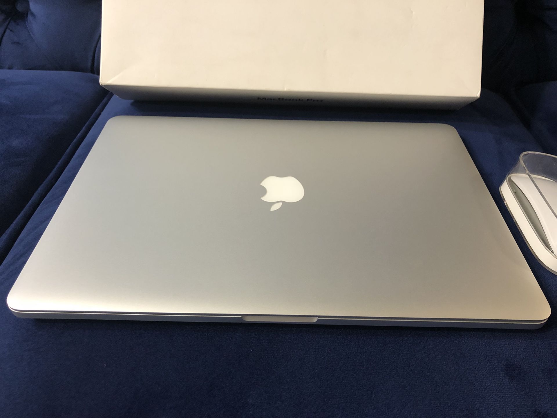 MacBook Pro 15-inch, 2.7 GHz, 16 GB DDR3/ 512 GB Flash Storage, with Apple Mac wireless