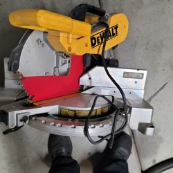 Dewalt Saw 12'