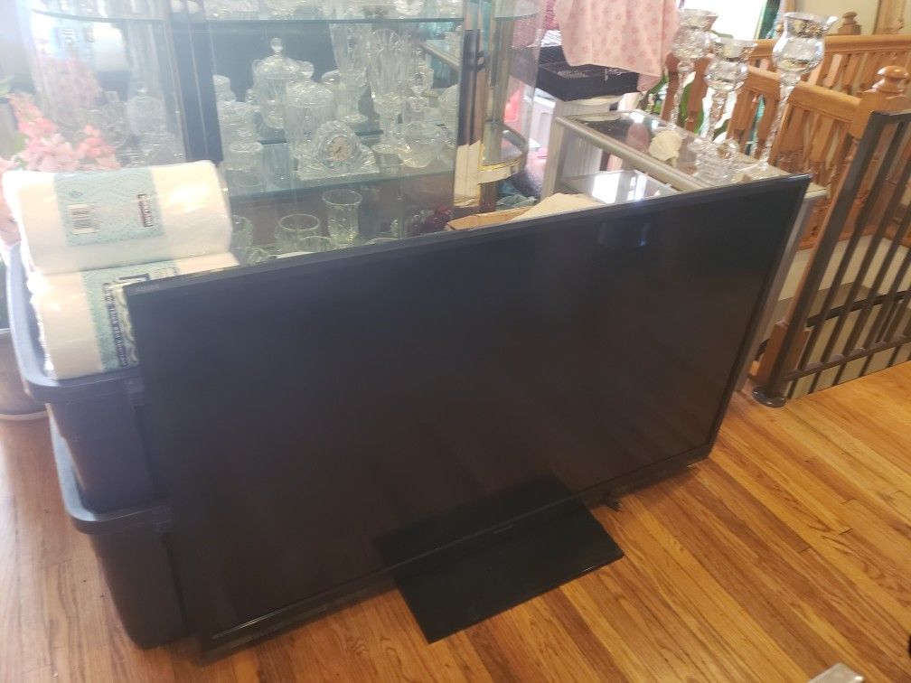 SHARP AQUOS LIQUID CRYSTAL HD 60 INCH TV