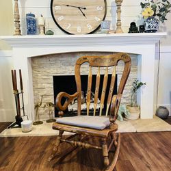 Vintage solid wood rocking chair - Medium