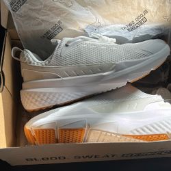 Woman’s under Armour shoes size 9 1/2