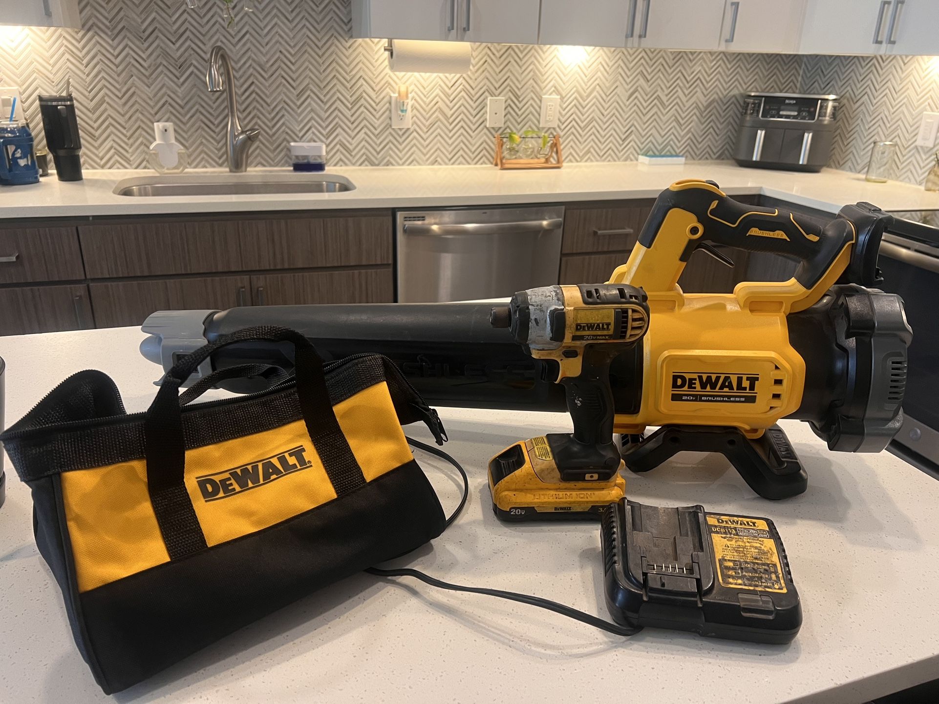 DeWalt Leaf Blower And Impact With Battery And Charger