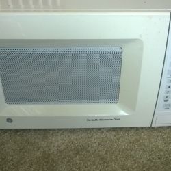 GE Turntable Microwave Oven (White)