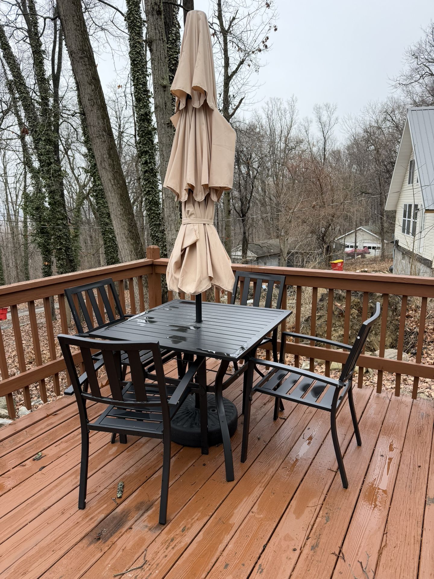 Black Metal 4-Person Patio Dining Set with Umbrella