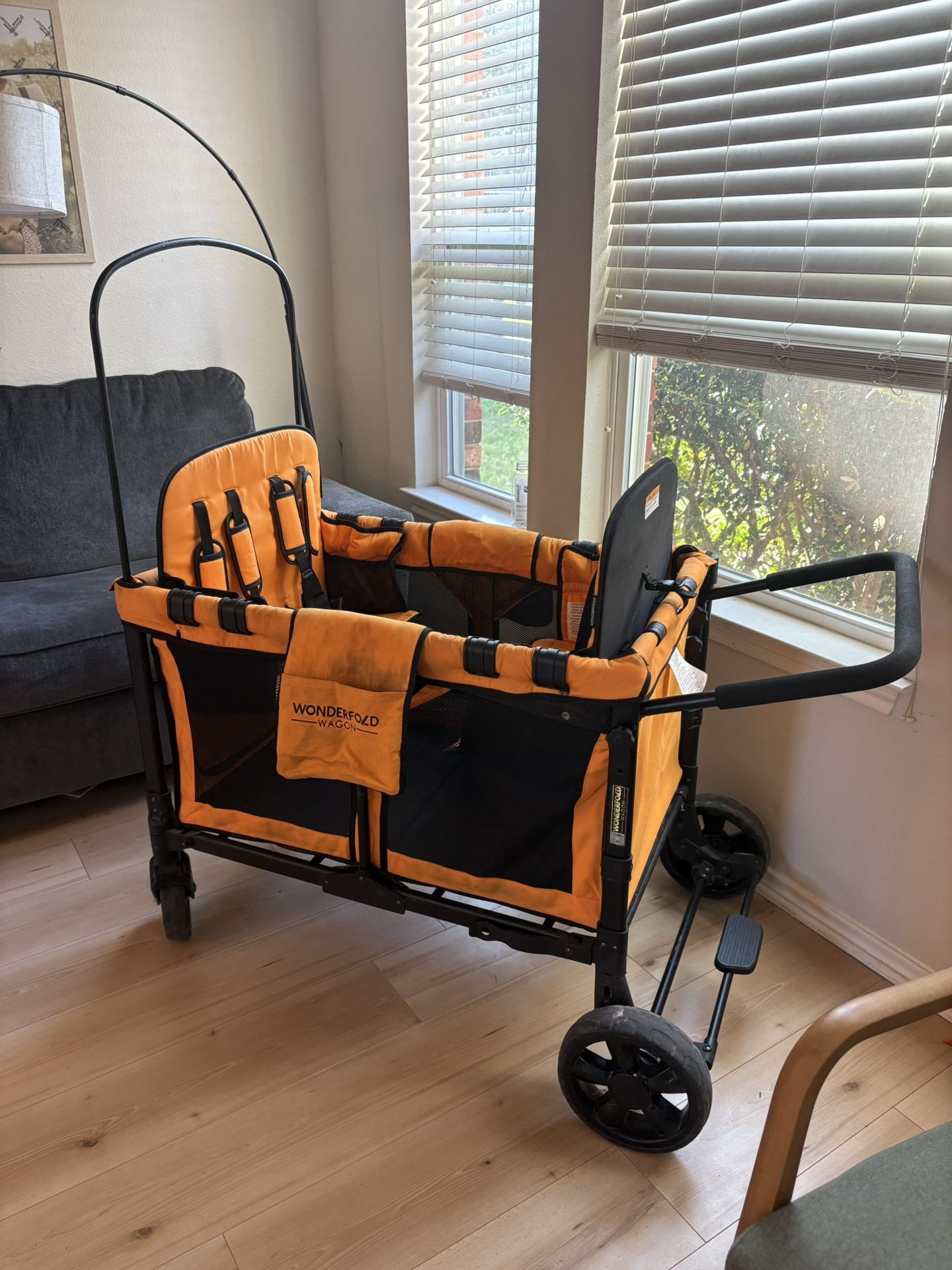 WonderFold W4 Quad Stroller Wagon (read description)