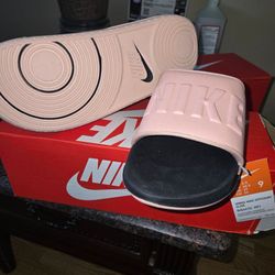 Womens Nike slides size 9 nwt
