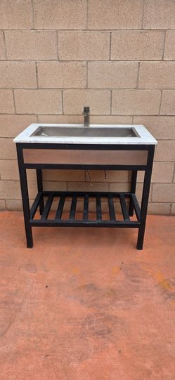 Bathroom vanity & sink